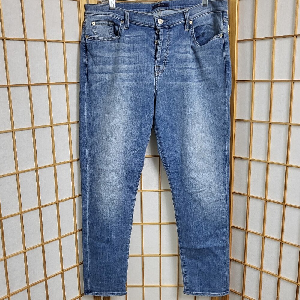 7 for all Mankind Josefina style light blue jeans EUC size 32 great stretch